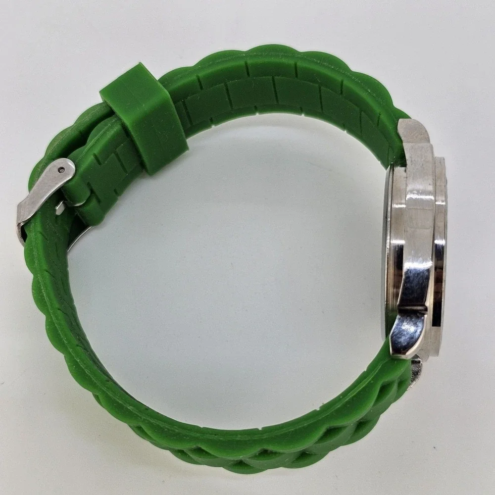 32MM Women's Watch White Dial Green Plastic Bands New‎ Battery